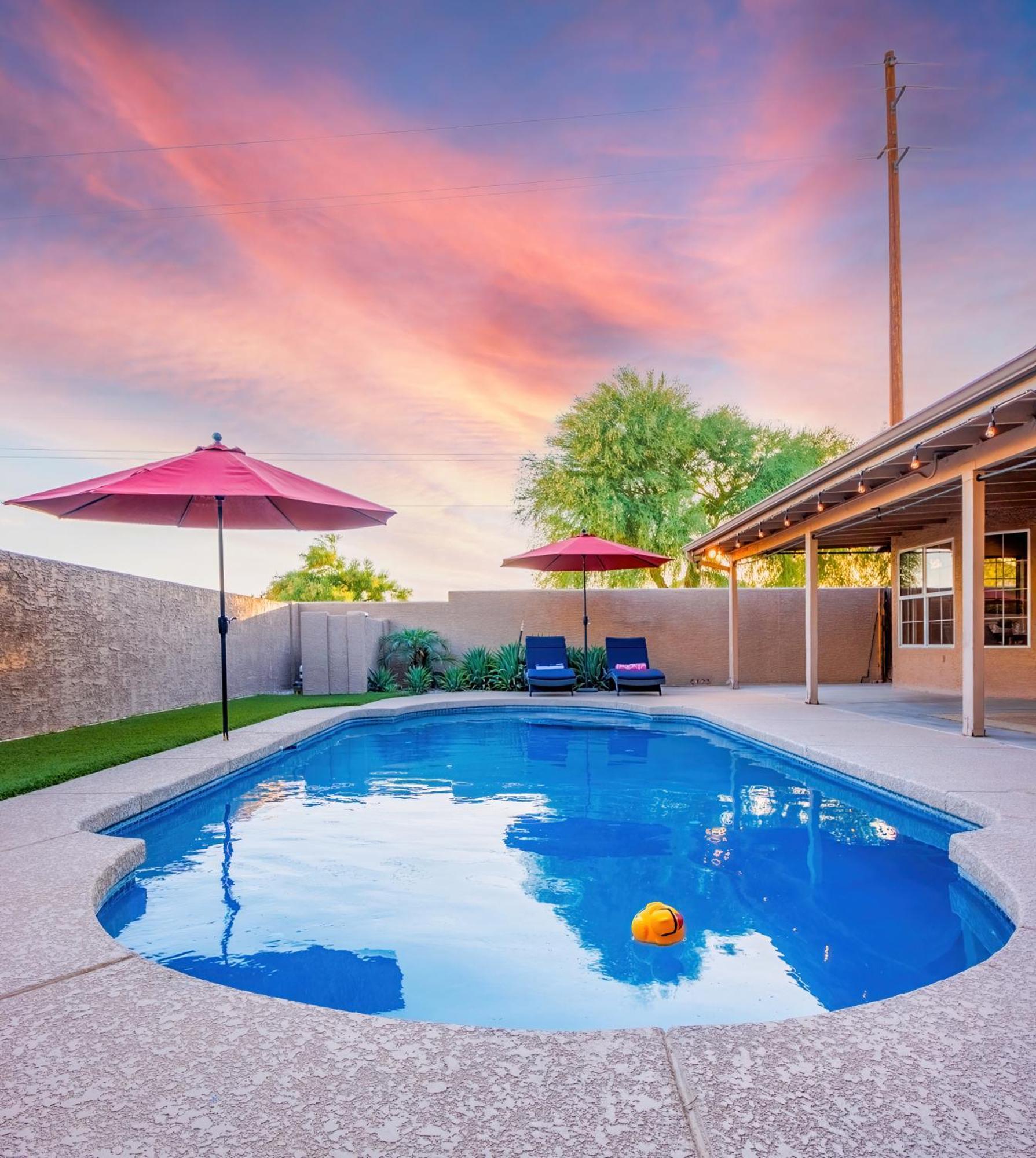 Luxe Phoenix Getaway Exterior photo